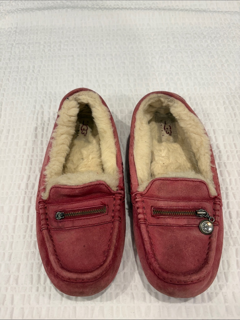 UGG Women's Ansley Charm Raspberry Suede Shearling Slippers
Size 7